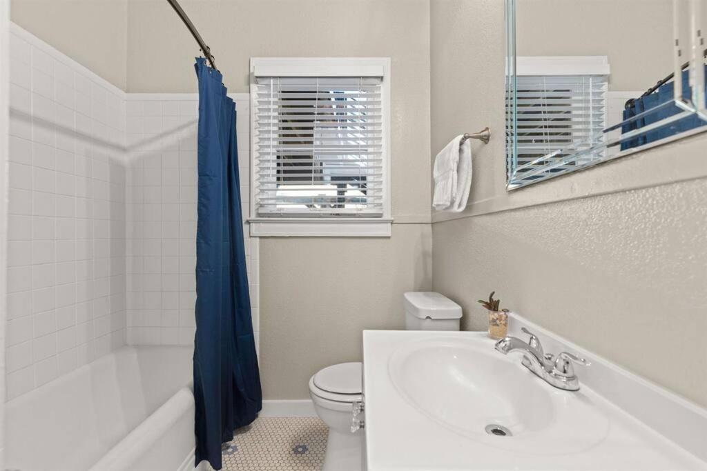 Сasa de vacaciones Downtown 5bdrm With Pool & Huge Outdoor Space