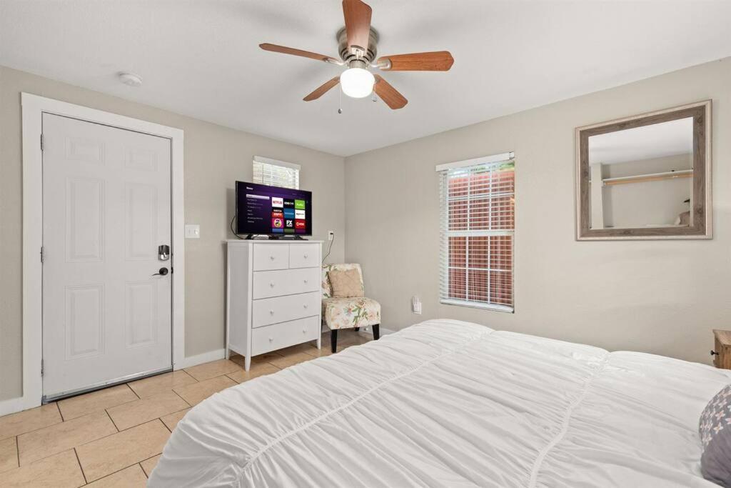 Сasa de vacaciones Downtown 5bdrm With Pool & Huge Outdoor Space *